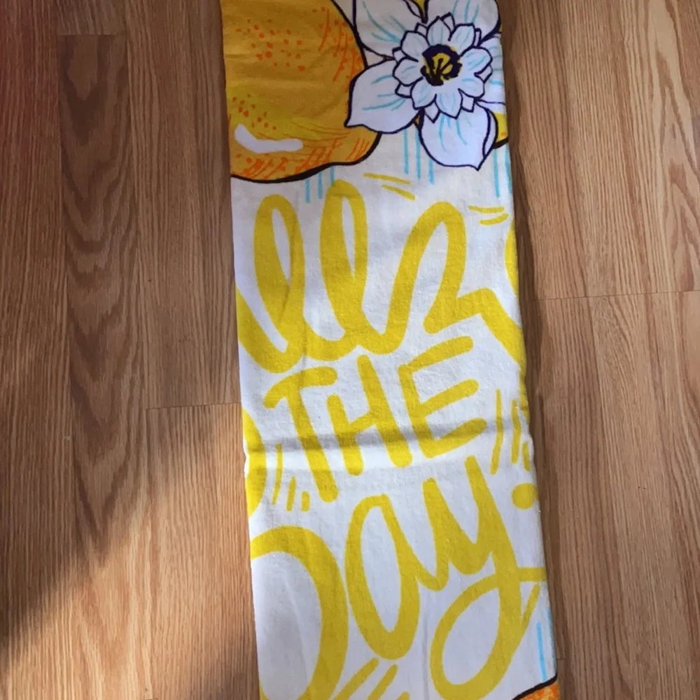 Vera Bradley Lemon Grove 🍋 Squeeze the Day Beach Towel New 2022